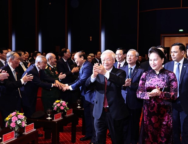 Генеральныи секретарь ЦК КПВ и президент Вьетнама Нгуен Фу Чонг принял участие в церемонии отмечания 90-и годовщины создания Национального объединенного фронта освобождения Вьетнама hinh anh 1