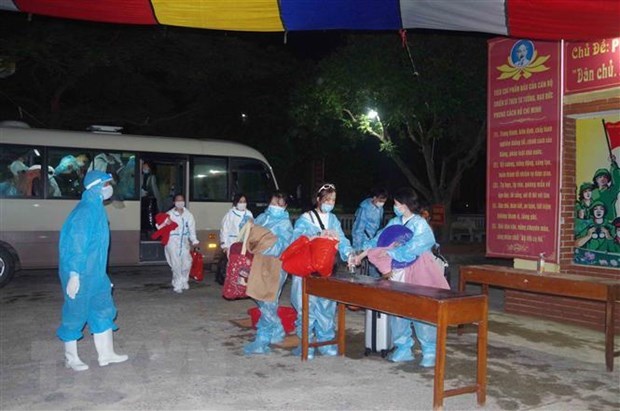 Более 210 вьетнамских граждан были благополучно доставлены домои из Японии hinh anh 1