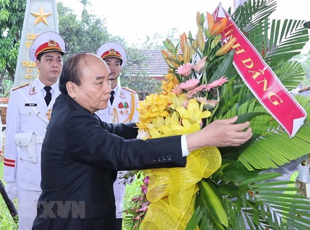 Состоялась церемония поминовения президента Ле Дык Аня в честь 100-летия со дня его рождения hinh anh 1