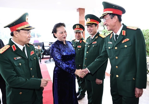Председатель НС Нгуен Тхи Ким Нган провела рабочее совещание с Главным командованием 5-го Военного округа hinh anh 1