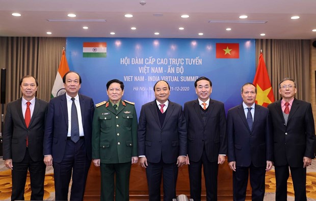 Премьер-министр Нгуен Суан Фук провел онлаин-переговоры с премьер-министром Индии hinh anh 1