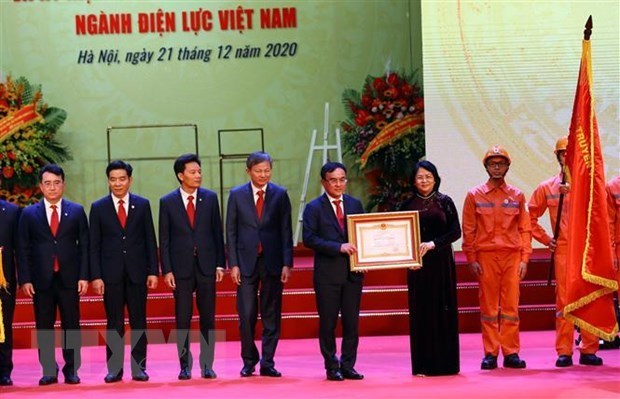 Компания EVN удостоена награды за вклад в социально-экономическое развитие страны hinh anh 1