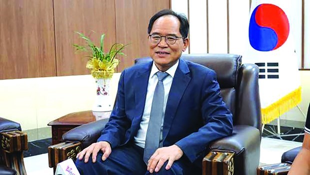 Посол Кореи выразил свое послание веры и надежды в музыкальном видео на вьетнамском языке hinh anh 1