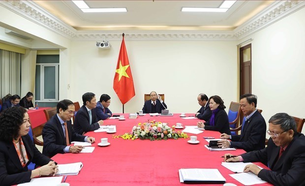Премьер-министр провел телефонные переговоры с президентом США hinh anh 3