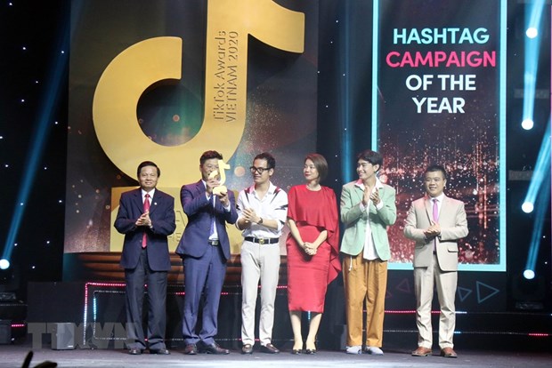 Проект ВИА по борьбе с феиковыми новостями получил награду “TikTok Awards Vietnam 2020” hinh anh 3
