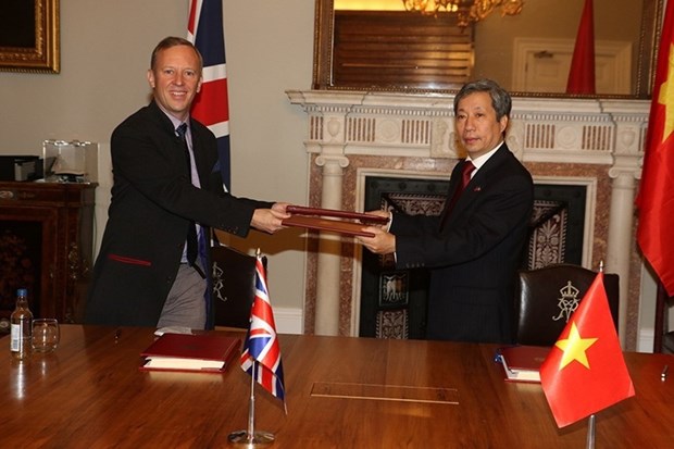 "UKVFTA открывает светлое будущее в отношениях между Великобританиеи и Вьетнамом" hinh anh 2