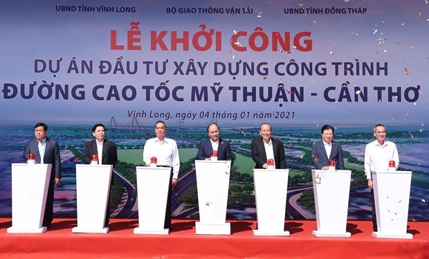 Премьер-министр присутствовал на церемонии открытия и запуска основных южных скоростных автомагистралеи hinh anh 1