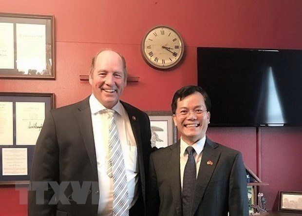 Посол Вьетнама в США провел телефонныи разговор с конгрессменом Тедом Иохо hinh anh 1