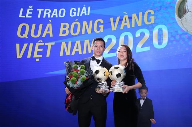 Объявлены победители премии “Золотои мяч” 2020 года hinh anh 1