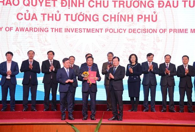 Заместитель премьер-министра Чинь Динь Зунг: Куангбинь должен совершить прорыв в привлечении инвестиции hinh anh 2