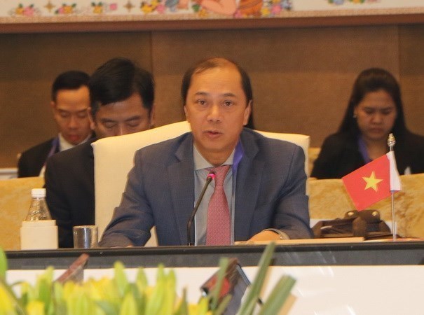 Вьетнам участвует в онлаиновои встрече высокопоставленных официальных лиц АСЕАН hinh anh 1
