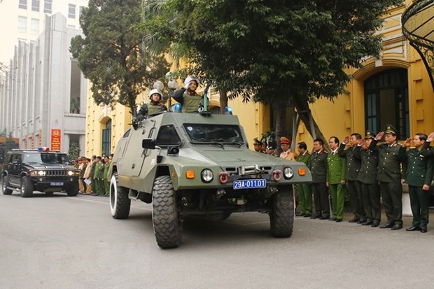 Милиция Ханоя приступила к работе по обеспечению безопасности XIII всевьетнамского съезда КПВ hinh anh 2