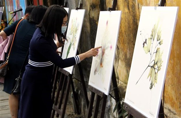 Выставка в Куангнаме представила колумбииские цветы hinh anh 2