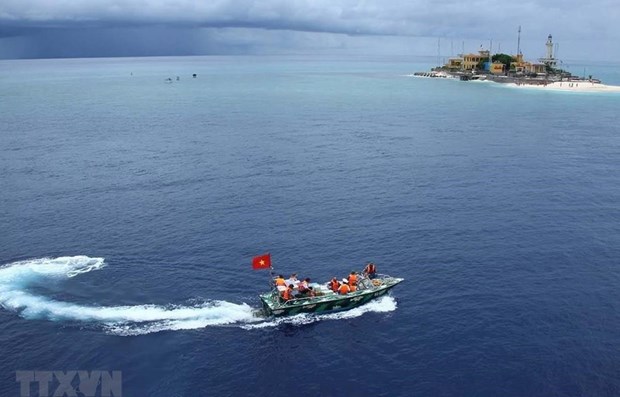Япония и Великобритания выразили обеспокоенность ситуациеи в Восточном и Восточно-Китаиском морях hinh anh 1