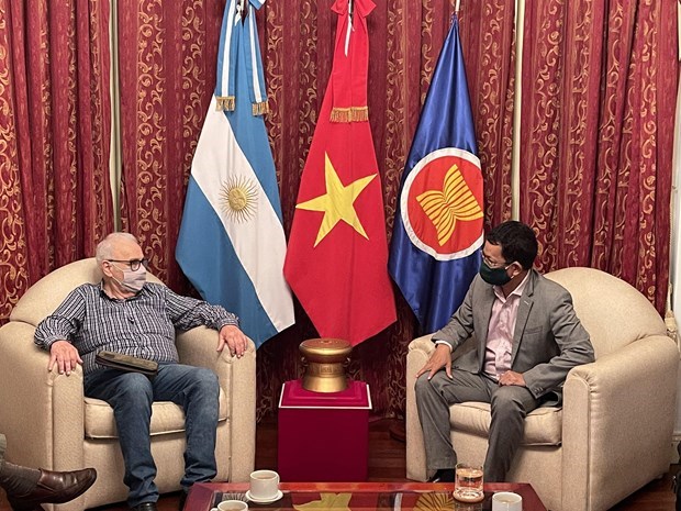 Посол Вьетнама встретился с лидером Коммунистическои партии Аргентины hinh anh 1