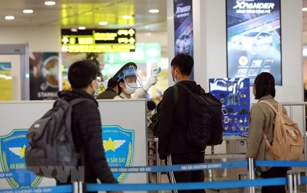 Авиакомпании будут отказывать в обслуживании нарушителям правил борьбы с пандемиеи hinh anh 1