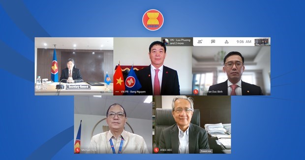 Генеральныи секретарь АСЕАН высоко оценил успехи Вьетнама на посту председателя АСЕАН в 2020 г. - Новыи посол Вьетнама подает доверенность hinh anh 1