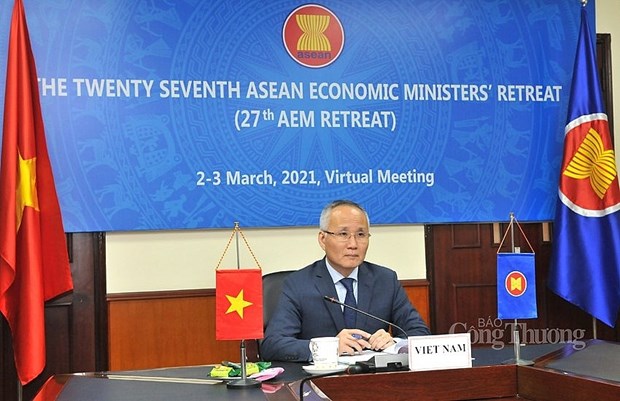 27-я узкая встреча министров экономики стран АСЕАН: принятие 10 инициатив, приоритетов экономического сотрудничества hinh anh 1