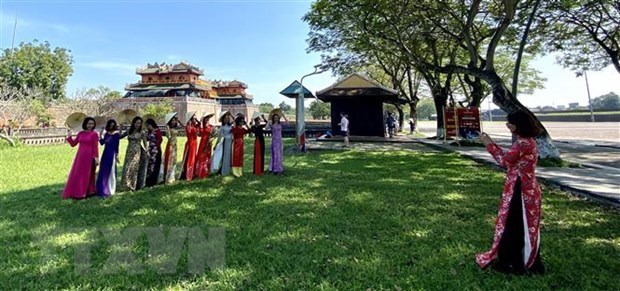 Посетители, одетые в аозаи, получат возможность бесплатно посетить достопримечательности Хюэ hinh anh 1