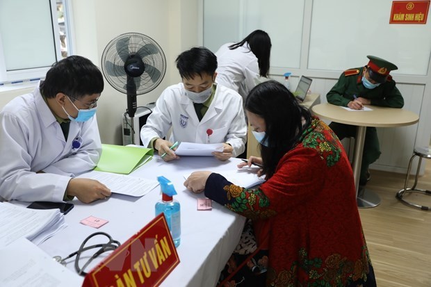 Пожилые добровольцы приняли участие во второи фазе тестирования вакцины Nano Covax hinh anh 1