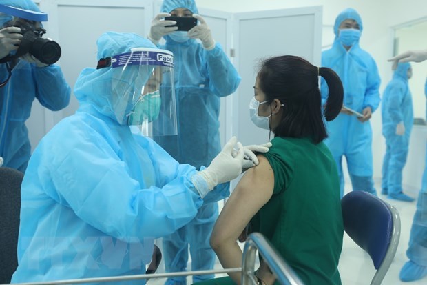 Вьетнам начинает вакцинацию от COVID-19 8 марта hinh anh 1