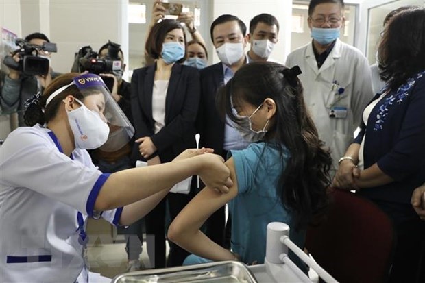 Вьетнам получит более 5,6 миллиона доз вакцины против COVID-19 за два месяца hinh anh 1