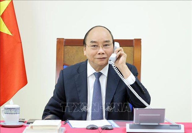 Премьер-министры Вьетнама и Сингапура провели телефонные переговоры о двустороннем сотрудничестве hinh anh 1