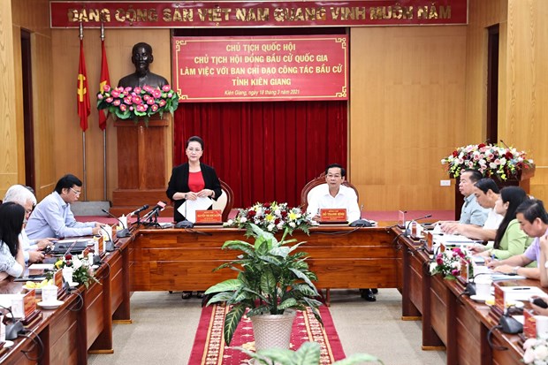 Председатель НС провела рабочую встречу с Руководящим комитетом по выборам провинции Киенжанг hinh anh 1