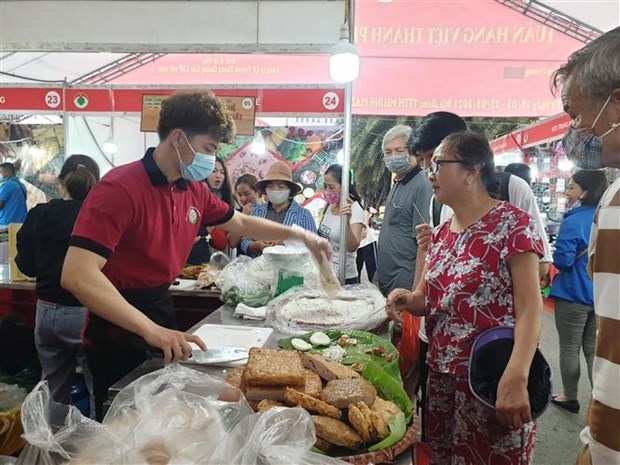 Неделя вьетнамских товаров в Ханое: более 100 стендов hinh anh 1