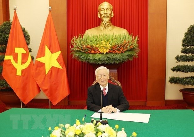 Высшии руководитель Вьетнама совершил телефонныи разговор с президентом Либерально-демократическои партии, премьер-министром Японии hinh anh 1