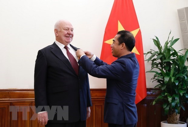 Орден Дружбы вручен Послу Россиискои Федерации во Вьетнаме hinh anh 1