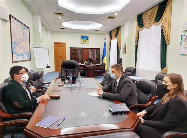 Посол Вьетнама посетил южные провинции Украины hinh anh 1