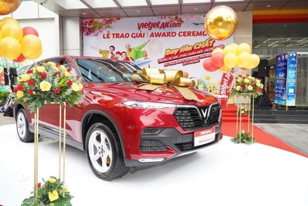 Vietjet подарила автомобиль стоимостью 1,5 млрд. вьетнамских донгов самому удачливому пассажиру hinh anh 1