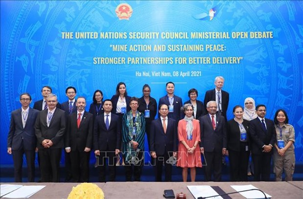 Вьетнам и СБ ООН: Укрепление международного сотрудничества в ликвидации последствии неразорвавшихся мин и боеприпасов hinh anh 1