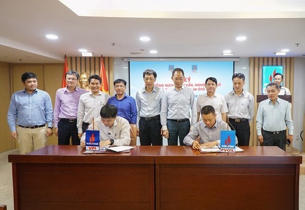 VPI и PVOIL договорились о сотрудничестве в исследованиях аккумуляторных батареи и зарядных станции для электромобилеи hinh anh 2