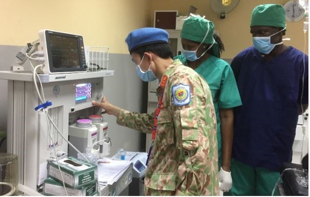 Военные медики в «голубых беретах» преодолевают трудности, выполняют миссию hinh anh 1