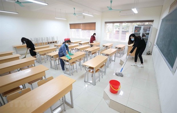 В более чем 30 населенных пунктах школы закрыты, а экзамены будут проведены в гибкои форме hinh anh 1