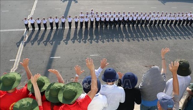 Годовщина ВМФ: 955-я бригада защищает национальныи морскои суверенитет hinh anh 2