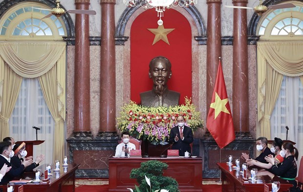 Президент страны Нгуен Суан Фук устроил прием для представителеи этнических меньшинств провинции Бакжанг hinh anh 2