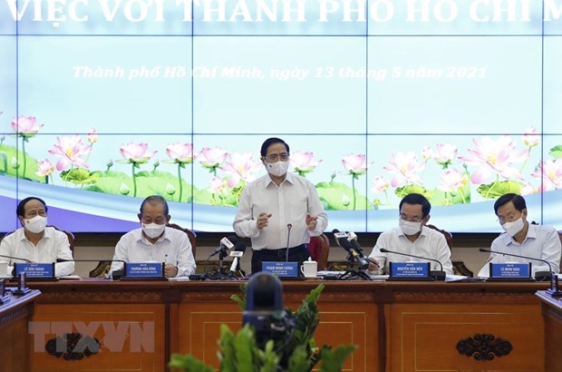 Премьер-министр провел рабочее совещание с официальными лицами Хошимина hinh anh 1