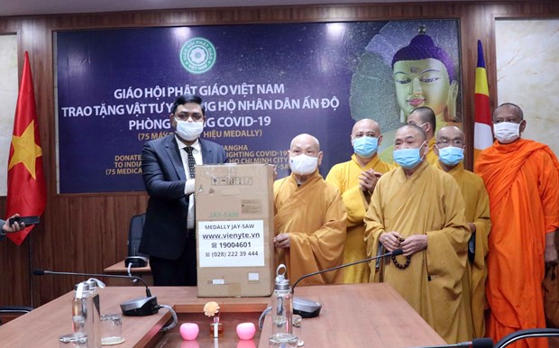 Вьетнамская буддииская Сангха подарила Индии медицинское оборудование для борьбы с COVID-19 hinh anh 1