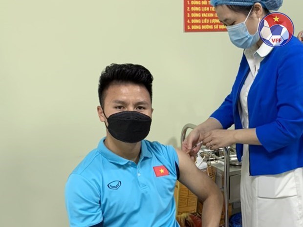 Мужская сборная Вьетнама по футболу получила вторую прививку от COVID-19 hinh anh 1