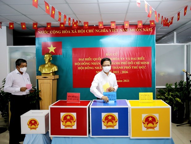 Заместитель председателя НС: Выборы по стране проходят по плану hinh anh 1