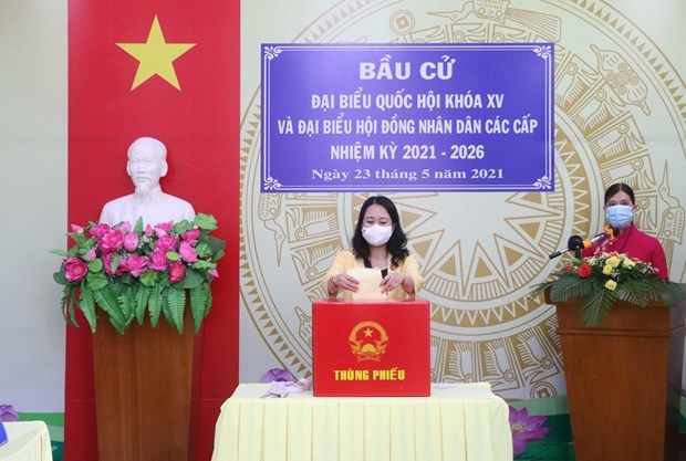 Вице-президент страны Во Тхи Ань Суан проголосовала на выборах в провинции Анжанг hinh anh 1
