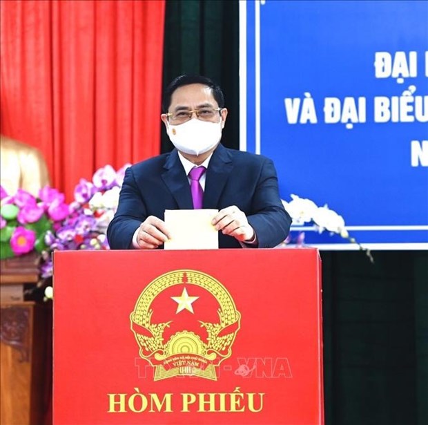 Премьер-министр Фам Минь Тьинь голосует в Кантхо hinh anh 1