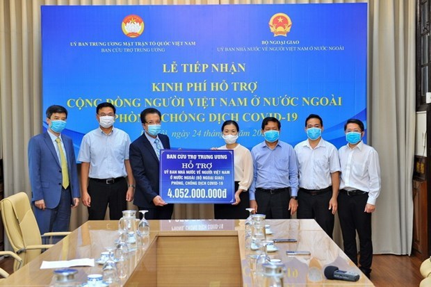 Поддержка зарубежных вьетнамцев, пострадавших от COVID-19 hinh anh 1
