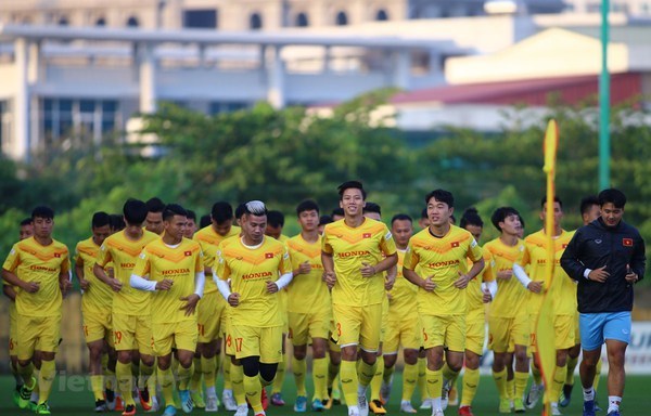 Президент воодушевил сборную страны по футболу перед важными играми hinh anh 1