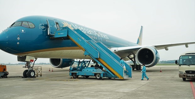Vietnam Airlines предоставили бесплатныи транспорт для медицинского персонала, направляющегося в Бакнинь и Бакжанг hinh anh 1