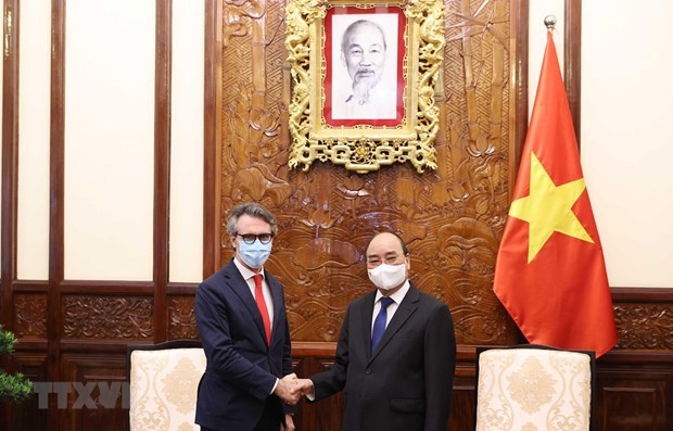 Посол ЕС готов помочь Вьетнаму получить доступ к источникам вакцины против COVID-19 hinh anh 1