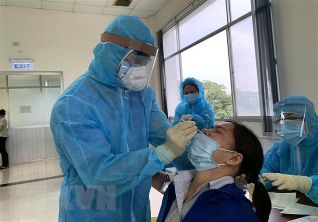 В полдень 4 июня во Вьетнаме зафиксировано 80 новых случаев заболевания COVID-19 hinh anh 1